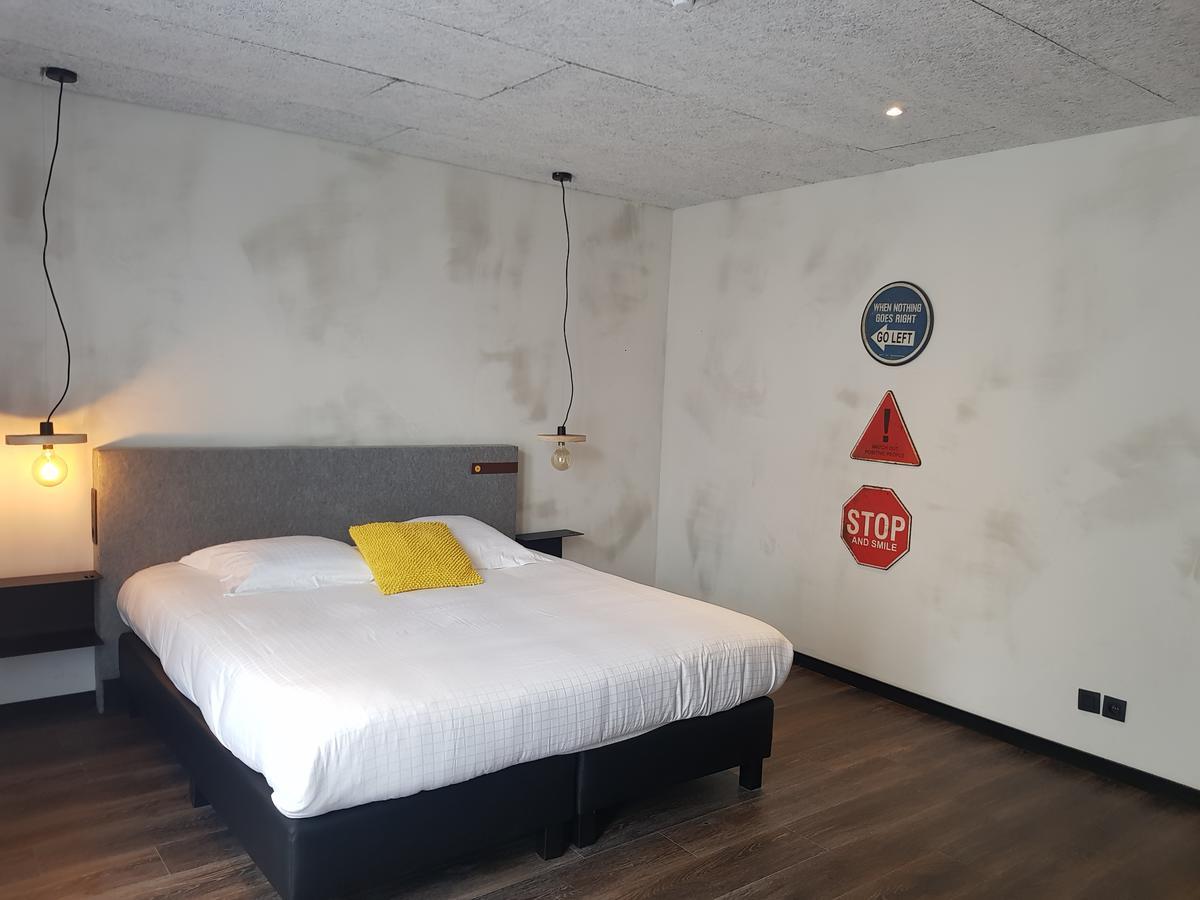 Upstairs Hotel 3*